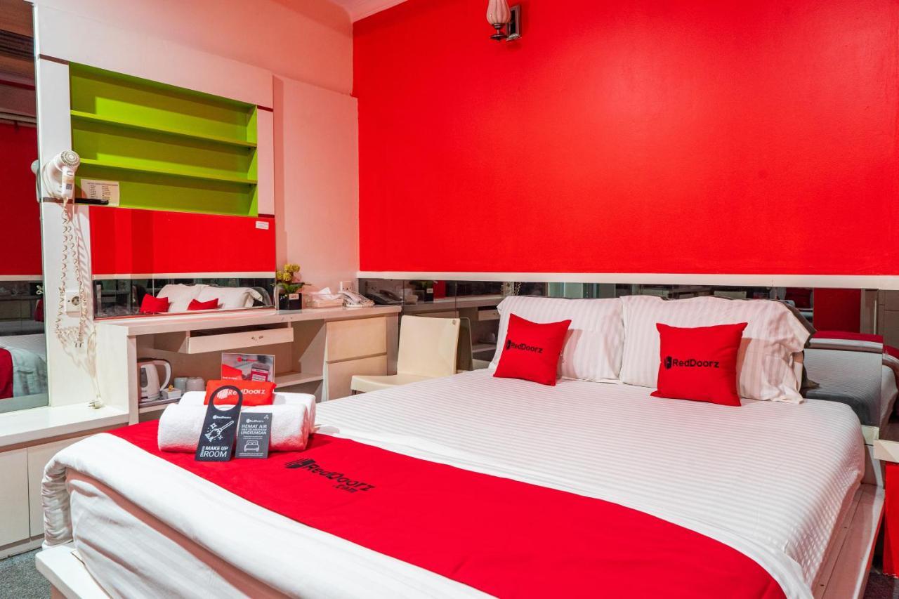 Reddoorz Plus Near Chadstone Mall Bekasi Exterior foto
